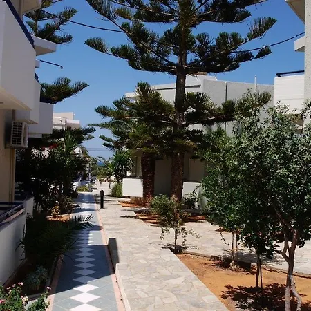 Nicolas Aparthotel 3*