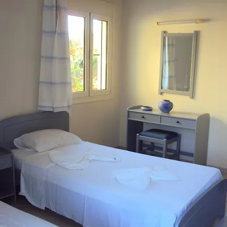 Nicolas Aparthotel 3*